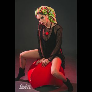 Красный кляп-шар Love Addict на черных ремнях