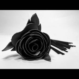 Черная замшевая плеть с розой в рукояти - 40 см.