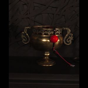 Красный силиконовый кляп-шар Scandal с черным ремешком из натуральной кожи