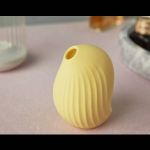 Желтый вакуум-волновой стимулятор с вибрацией и базой-ночником Cuddly Bird