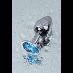 Серебристая конусовидная анальная пробка с голубым кристаллом - 7 см. 