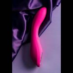 Ярко-розовый вибратор со стимулирующим шариком BEADSY - 21 см.