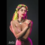 Серебристый ошейник Embrace с ключиком
