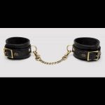 Черные оковы на ноги Bound to You Faux Leather Ankle Cuffs