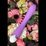 Фиолетовый вибратор Lantana - 22 см.