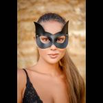 Черная кожаная маска с прорезями для глаз и ушками