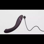 Сливовый стимулятор G-точки Womanizer OG c технологией Pleasure Air и вибрацией - 17,7 см.