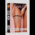 Соблазнительная подвязка на ногу с декоративными цепочками