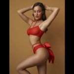 Красные трусики с большим атласным бантом сзади