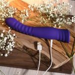 Фиолетовый вибростимулятор Trixxxie - 22,2 см.