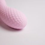 Розовый вибромассажёр с деликатными токами