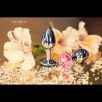 Большая серебристая анальная пробка Sparkle Large с розовым кристаллом - 8 см.