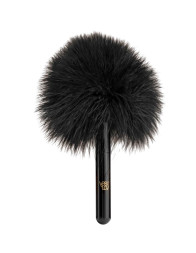 Черная перьевая кисточка с гладкой ручкой Caressing Feather